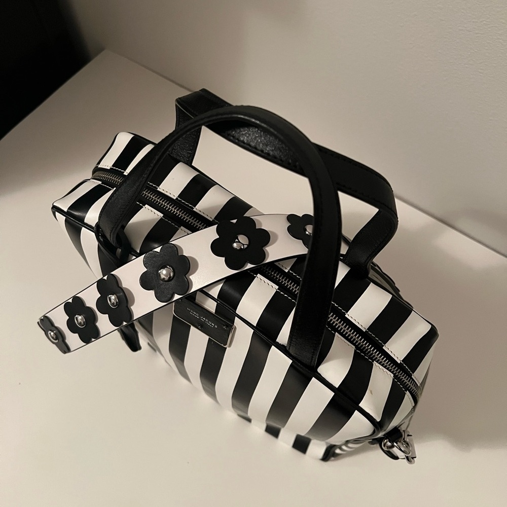 Marc Jacobs Black and White Crossbody Bag - Picture 2 of 10